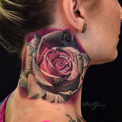 Татуировка роза на шее